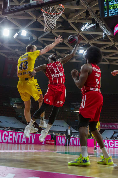 德球场以意 德球场以意