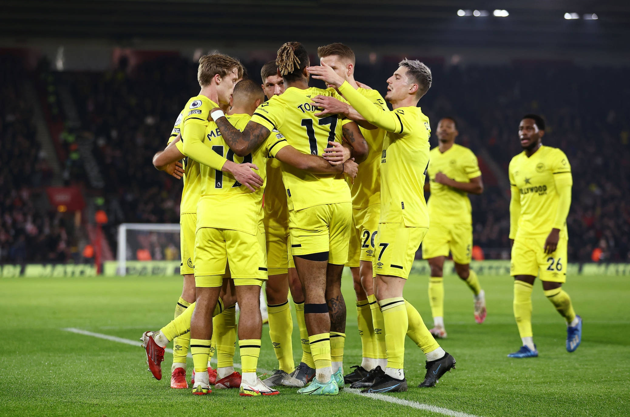 紧随其后 紧随其后